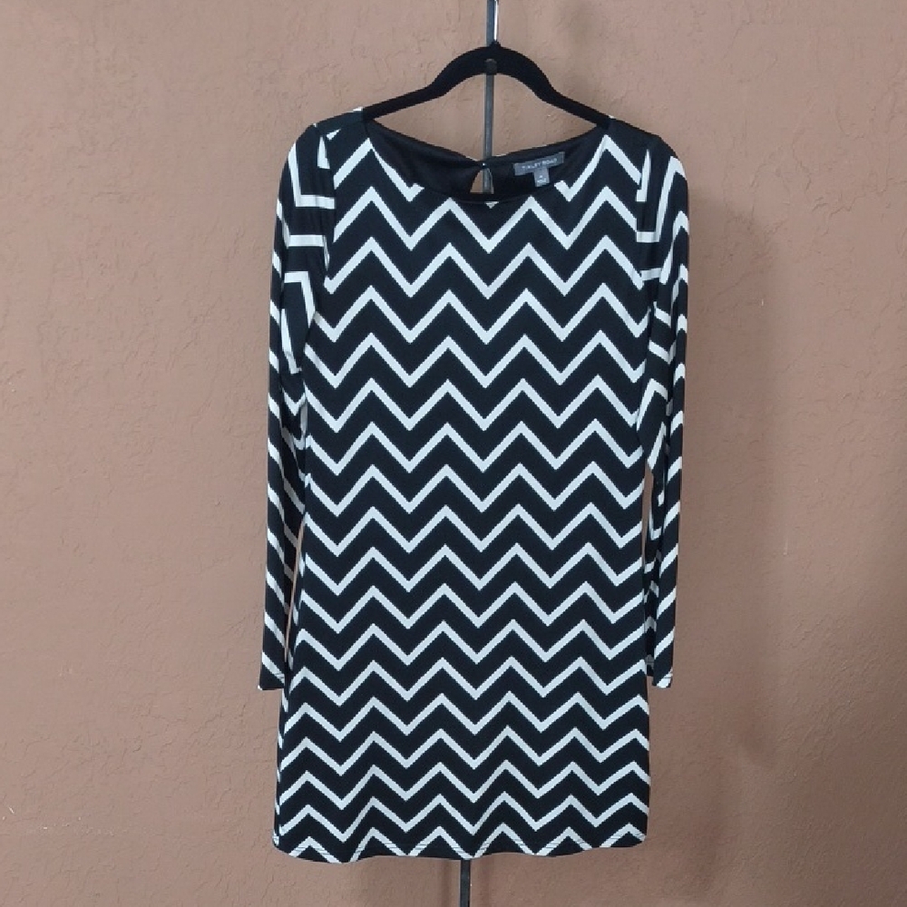 Tinley Road Black and White Zigzag Chevron Long Sleeve Dress